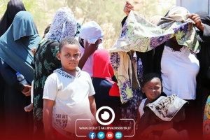Libyan border guards rescue migrants left in desert by Tunisian authorities 