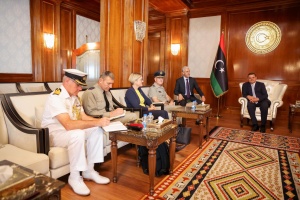 Libyan PM reviews activating military training program with the UK