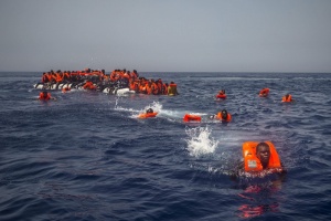 Dozens of migrants missing following shipwreck off Libya